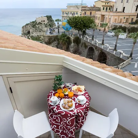 ベッド・アンド・ブレックファスト Island -sea View & Suites- トロペーア