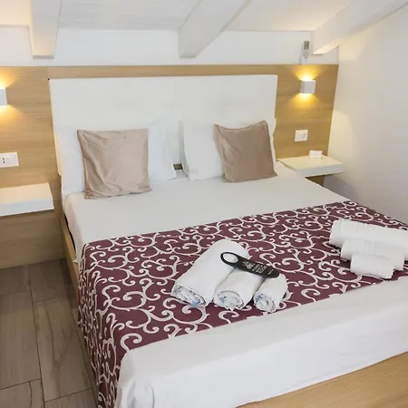 Island -sea View & Suites- 4* トロペーア