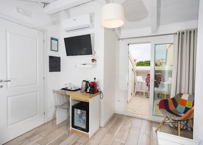 Island -sea View & Suites- トロペーア