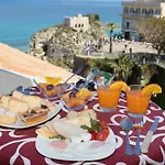 Panzió Island -sea View & Suites- 4*