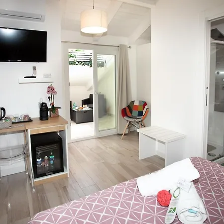 Island -sea View & Suites- فندق مبيت وإفطار 4*