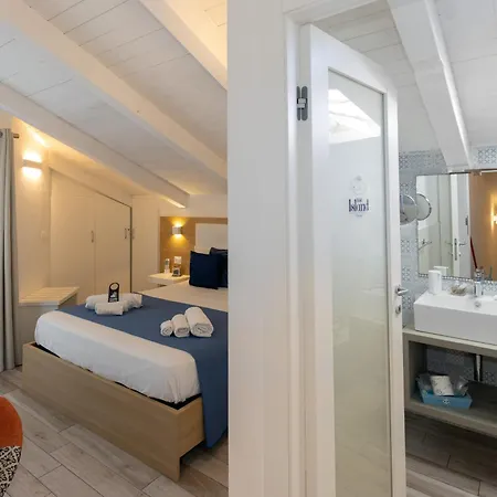 Island -sea View & Suites- 4* 트로페아