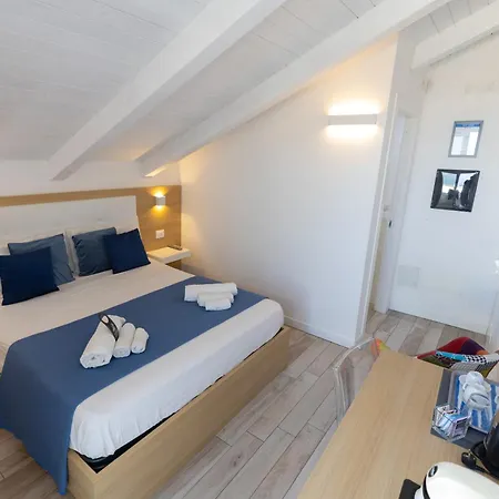 住宿加早餐酒店 Island -sea View & Suites- 4*