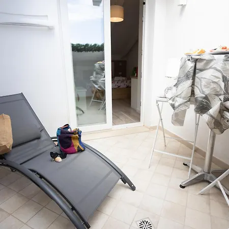 Island -sea View & Suites- تروبيا