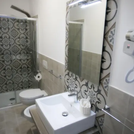 Island -sea View & Suites- 트로페아