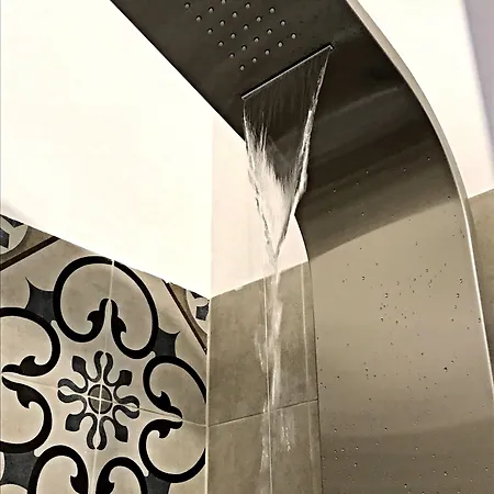 Island -sea View & Suites- فندق مبيت وإفطار