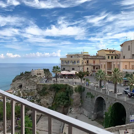 Island -sea View & Suites- فندق مبيت وإفطار تروبيا