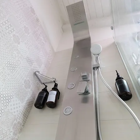 Island -sea View & Suites- فندق مبيت وإفطار