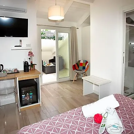 Island -sea View & Suites- Bed & Breakfast 4*