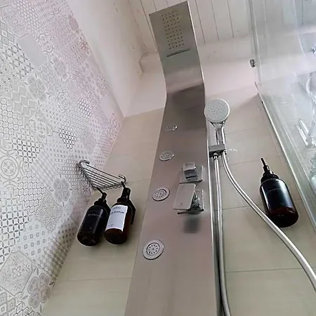 Nocleg ze śniadaniem Island -sea View & Suites-