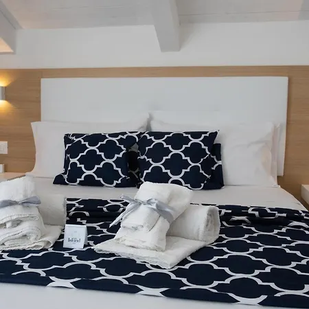 住宿加早餐酒店 Island -sea View & Suites- 特罗佩阿