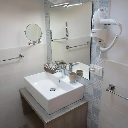 Island -sea View & Suites- 트로페아