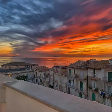 Island -sea View & Suites- تروبيا