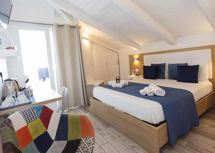 Island -sea View & Suites- Alojamento de Acomodação e Pequeno-almoço Tropea